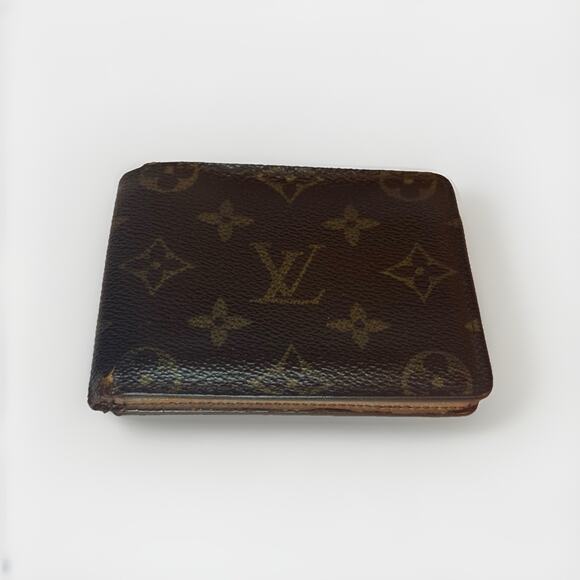 Authentic Louis Vuitton Men's Bifold Wallet Pre-used Vintage - Picture 1 of 16
